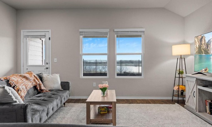 Austin Maison | @ Marbella Lane - Amazing 4BR Lakeview Home