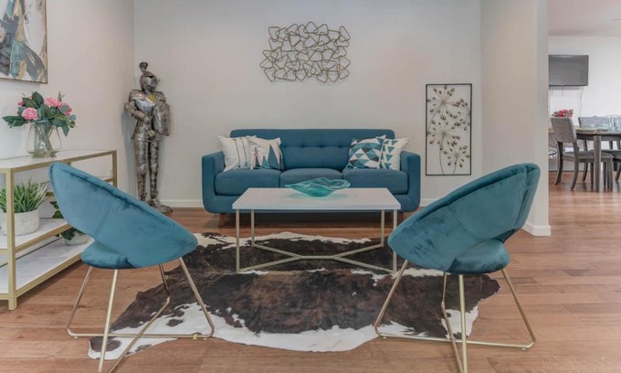 Union City Maison | @ Marbella Lane - Boho 'n Sleek Rtreat Pool Tble