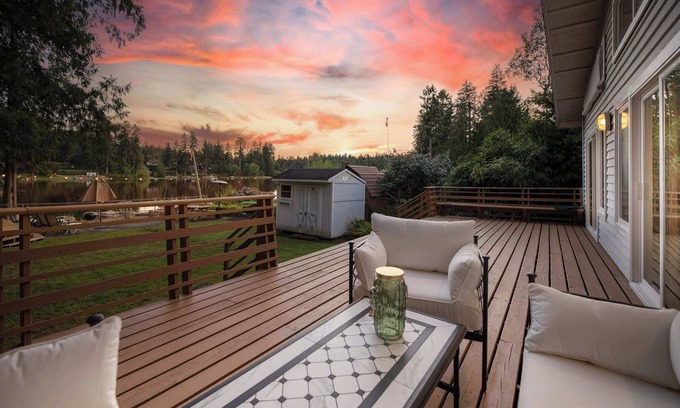 Maple Heights-Lake Desire Maison | @ Marbella Lane - Hidden Gem on Scenic Shady Lake