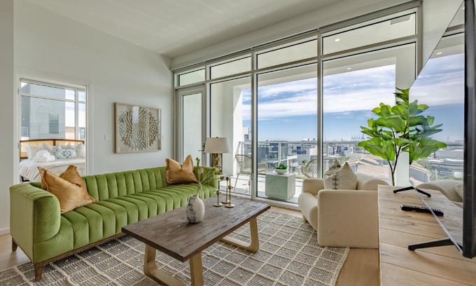Waterfront Appartement | @ Marbella Lane - Sleek Corner Ocean View
