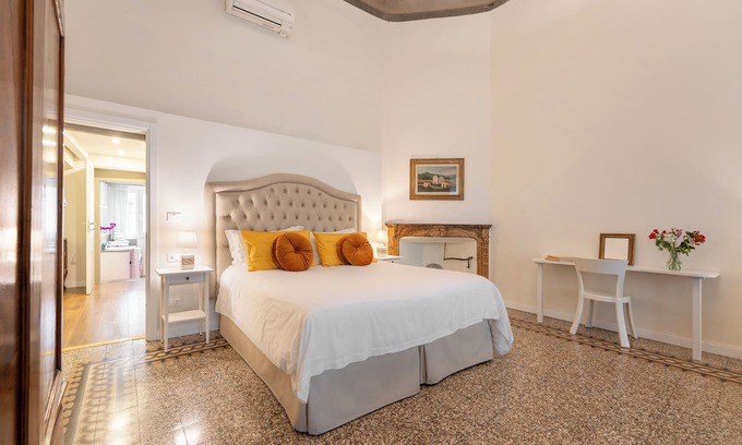 Duomo Appartement | Marchese Bargagli Suite Apartment - Palazzo D'Ambra Historical Residence