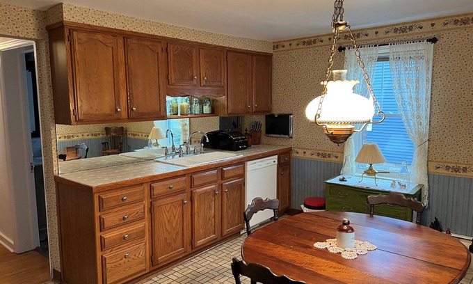 Marcy Appartement | Marcy NY! 4BR first floor on the Erie Canal! Sleeps a family of six.