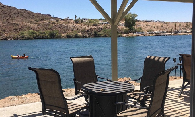 Parker Dam Maison | Margaritaville at River Lodge! Right on the river!