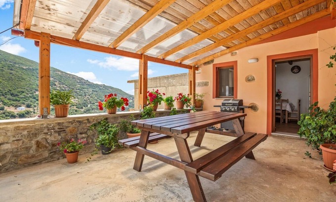 Livadia Maison | Maria's House with View in Kambos