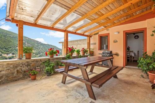 Livadia Maison | Maria's House with View in Kambos