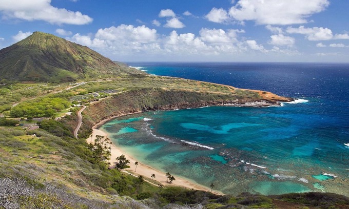 Portlock Maison | Marina Front Hawaii Kai Home avec jouets aquatiques et piscine bleue Makapuu