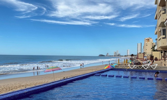 Marina Mazatlan Copropriété | Marina Sol Condo Resort property directly on the Ocean with 2 Pools