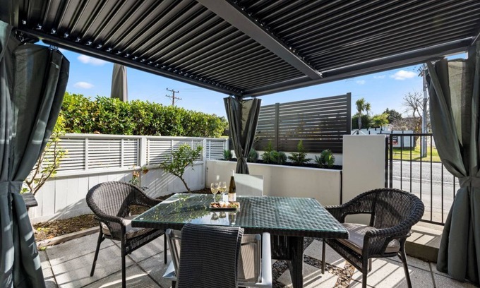 Taupo Maison | Base: 5 No extra guests allowed 28/14 Norman Smith Street