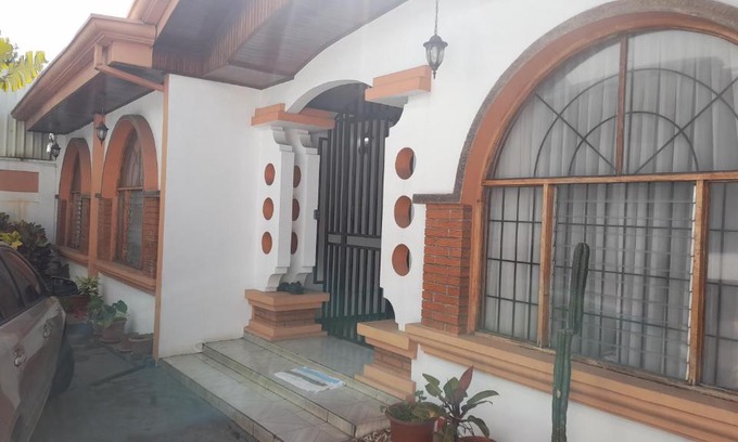 Alajuela Maison | Mario y Jeannette
