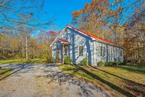 Berkeley Springs Chalet De Ski | Mariposa Moon Cottage at Sleepy Creek - Wifi, Deck, Fire Pit, Creekside, View