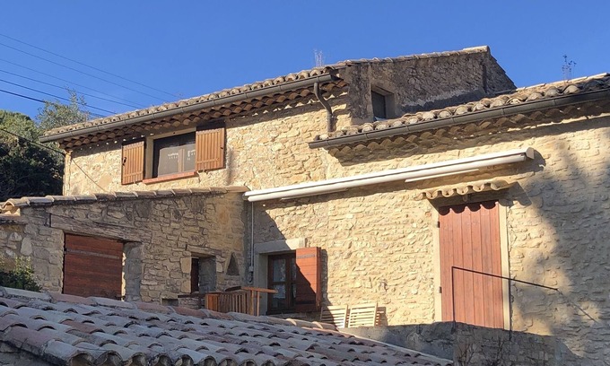 Faucon Maison | Marius, Mas provençal, piscine et face Ventoux.