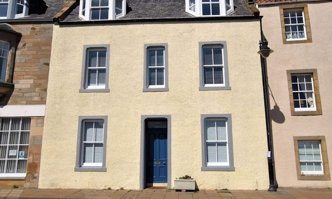 Pittenweem Appartement | Market Apartment- harbourfront studio, Pittenweem