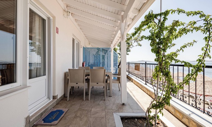 Marmara Appartement | Marmara Yali Evi - Direct Beachfront 3-Room-Apartment
