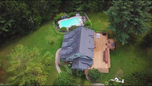 Marmora Maison | Marmora Retreat - Unique Waterfront Farmhouse