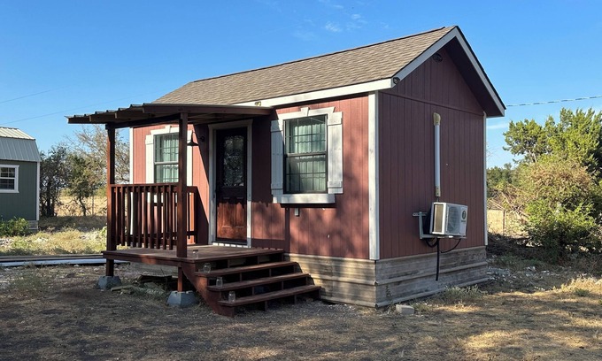 Glen Rose Cabine | Maroon Country Tiny Home