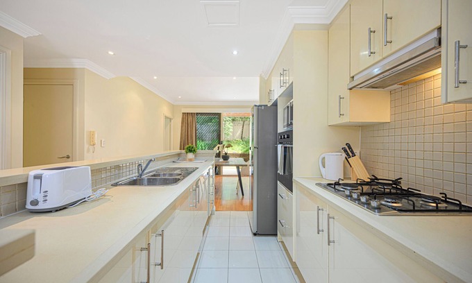 Marsfield Maison | Marsfield New Modern Townhouse with Pool Garage