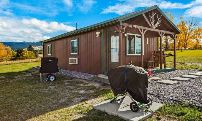 Corvallis Cabine | Martins Inn/ cozy cabin with a view.