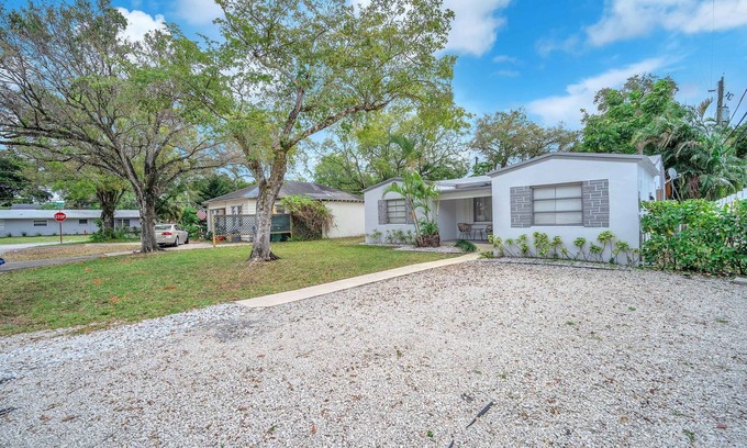 Poinciana Park Maison | Marvellous Downtown FLL 3BR2BA Patio+BBQ+AC+Wifi