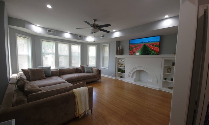 South Shore Appartement | Marvelous 3-bedroom apartment with WiFi, AC 18 minutes from downtown Chicago