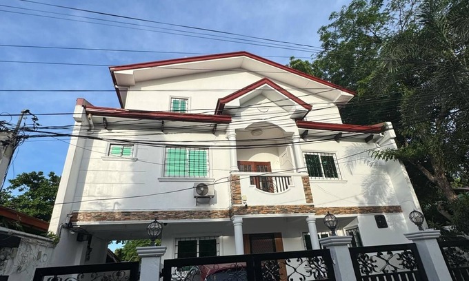 Las Pinas Maison | Marvelous 4-bedroom house with AC in Las Piñas
