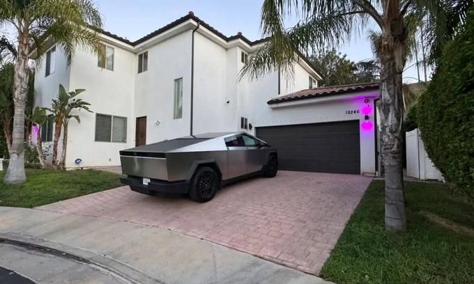 Tarzana Maison | Marvelous 4-bedroom house in Los Angeles with Jacuzzi!