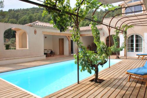 Evenos Maison | Mas climatise, piscine chauffee privee - parc regional naturel st baume