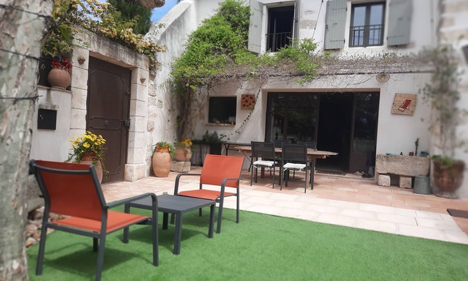 Pujaut Maison | Mas " La Maison de mon Père " AVIGNON à 10 minutes, village de Pujaut 30131