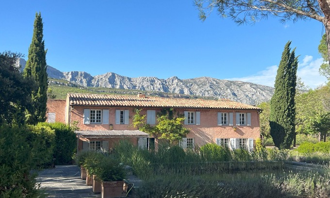 Rousset Autre | Mas provençal piscine tennis privés, vue Sainte Victoire proche Aix en Provence