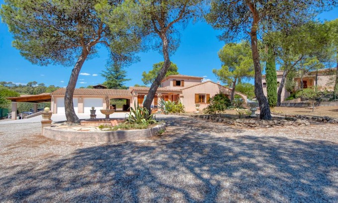 Le Muy Villa | Mas provençal - Vue sur le rocher de Roquebrune