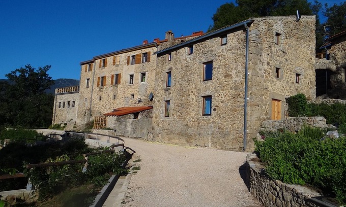 Corsavy Maison | Mas Vilalte, un ancien hôtel particulier immergé dans les pentes boisées du mont Canigo