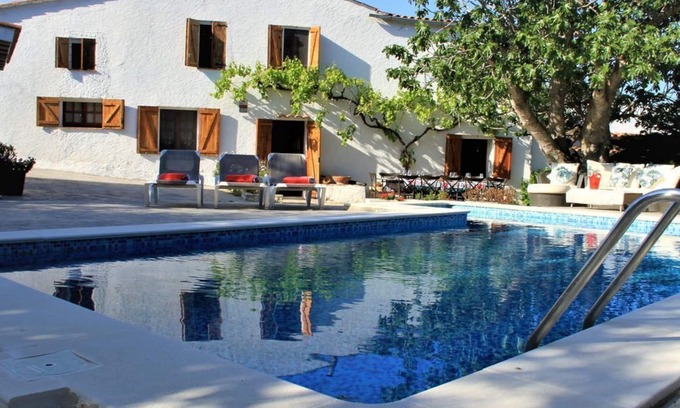 Palafolls Maison | MASIA CAN MAGAN, IDÉAL POUR FAMILLES, AVEC PISCINE PRIVÉE, BBQ ET ESPACE DE JEUX