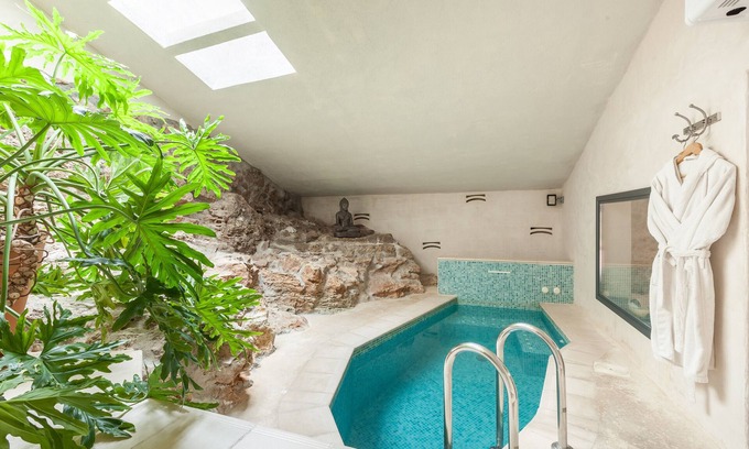 Pontons Maison | Maison de vacances 'Masia Spa Can Pascol Casa Ecologica' avec vue montagne et piscine