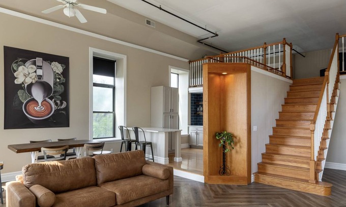 East Price Hill Appartement | Mason's View - Above Coffee Shop! Cincy Hilltop