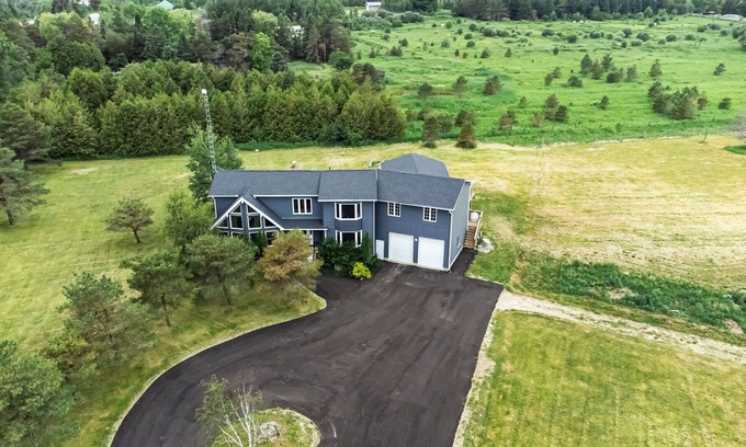 Amaranth Autre | Massive farmhouse with 10 acres land in Orangeville area.
