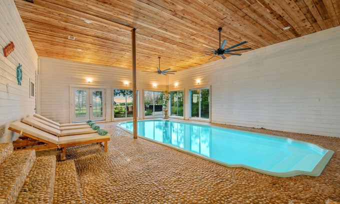 Bryan Maison | Massive House with Indoor Heated Pool. Located In Bryan TX.