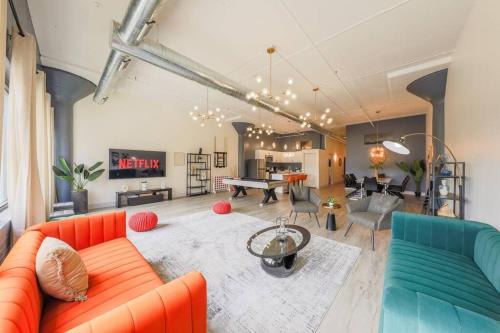 Near South Side Appartement | Massive Luxury 5BR Loft for groups up to 12 guests with Optional parking and Gym Access Near McCormick Place and Soldier Field