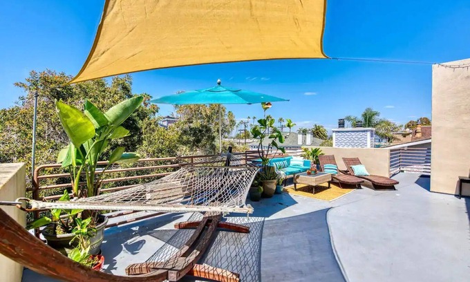 South Mission Beach Maison | Massive Oceanview 6BR Penthouse + Rooftop Decks