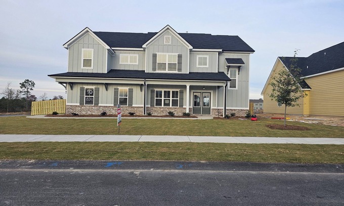 Langley Maison | Masters Rental 2025: Spacious 5-bedroom Pet Friendly, Corner lot, Wifi
