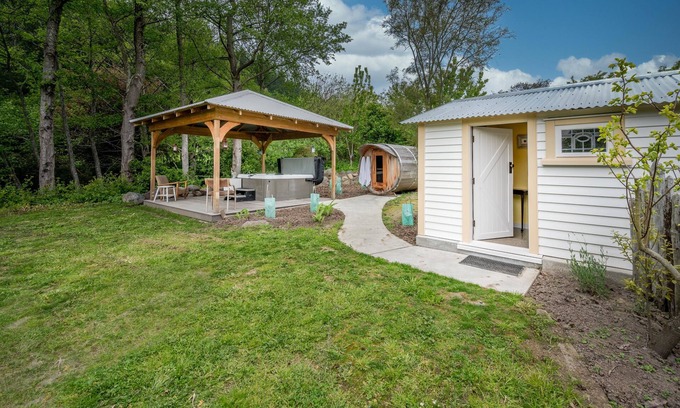 Port Levy Maison | Matagouri Cottage - Port Levy Holiday Home