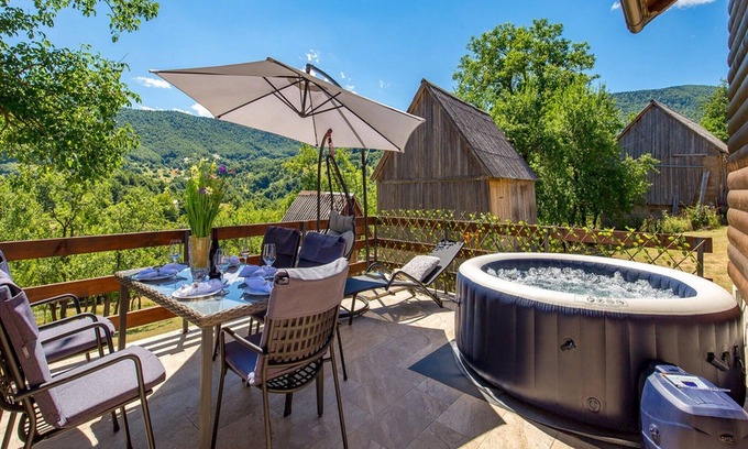 Kuterevo Maison | Matan House - Two Bedroom Holiday Home with Hot Tub