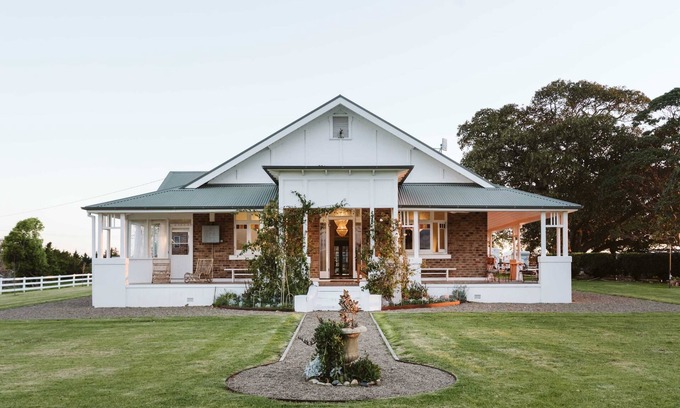 Shoalhaven City Council Maison | 'Mayfield' - Luxury Farmhouse with Pool