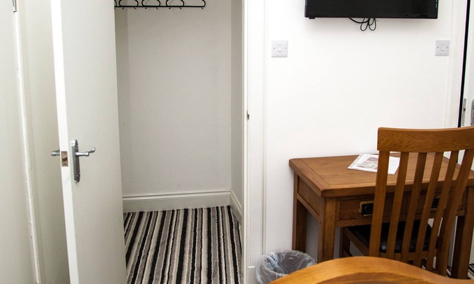 Ayr Appartement | Maze Serviced Apartment is located in Ayr. Hosting a bar and snack bar