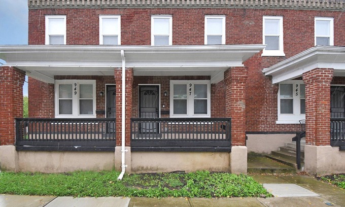 Olde Towne East Maison | McAllister Townhouse: where comfort and style meet!