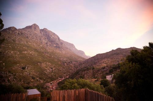 Slanghoek Cabine | McBains