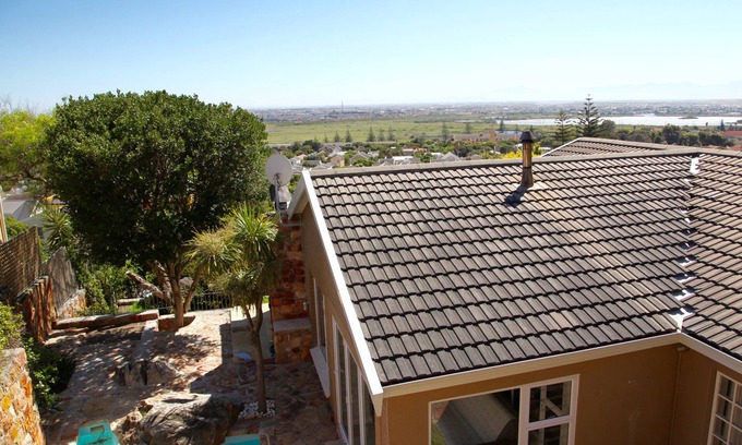 Muizenberg Maison | McCombe Getaway Home avec des vues spectaculaires à 360 degrés!