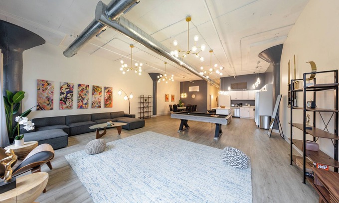 Near South Side Appartement | McCormick 5B/3Ba Luxury Suite for groups for up to 12 guests w/ optional parking