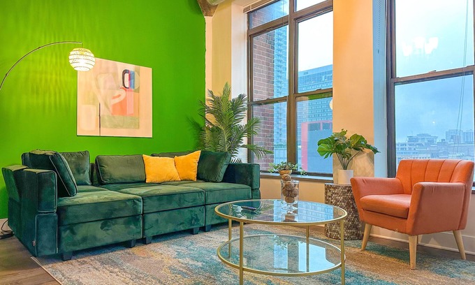 Near South Side Appartement | McCormick Place 2b/2b family unit with optional parking for up to 8 guests