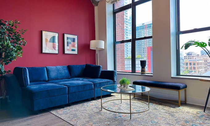 Near South Side Appartement | McCormick Place 2b/2b family unit with optional parking for up to 8 guests