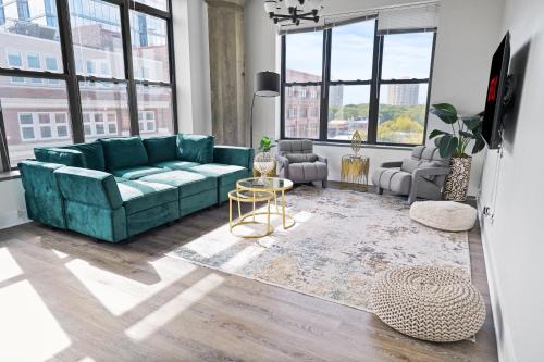 Near South Side Appartement | McCormick Place Luxurious and Spacious 3BR in Downtown Chicago with Optional Parking Sleeps 10 guests