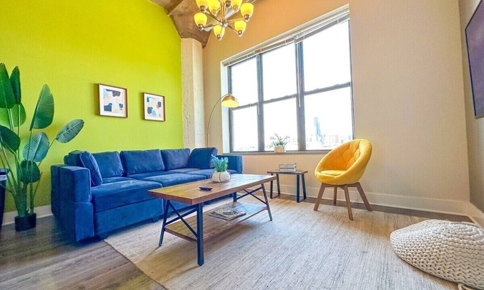 Near South Side Appartement | McCormick Place Skyline view 2b/2b unit with optional parking for up to 8 guests